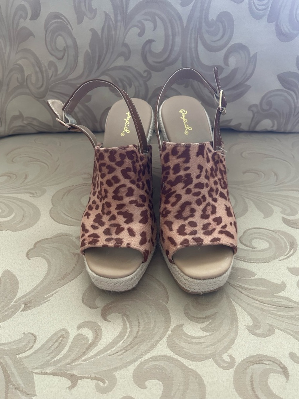 Qupid Women’s 9 Leopard Print Open-Toe Wedge Heeled Sandals Buckle Brown Tan